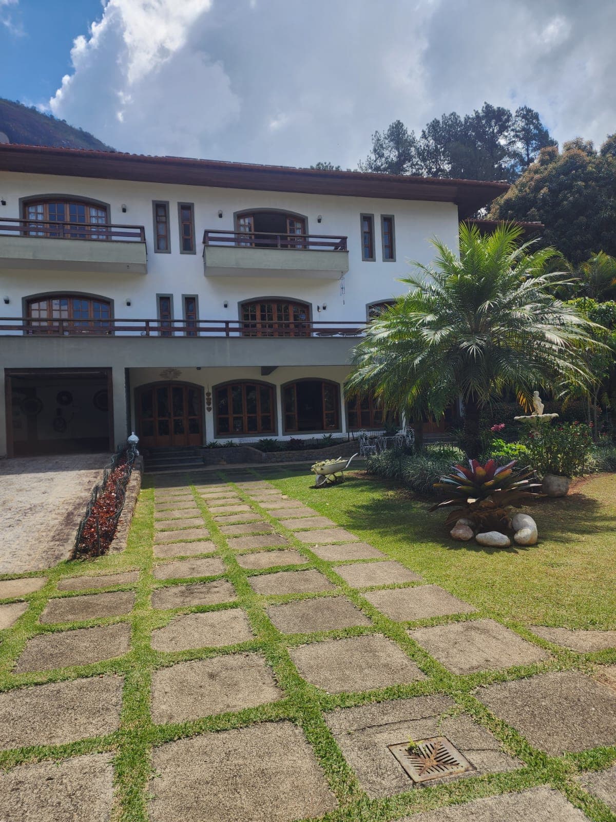 Maravilhosa Casa de Campo em Itaipava – Condomínio Exclusivo