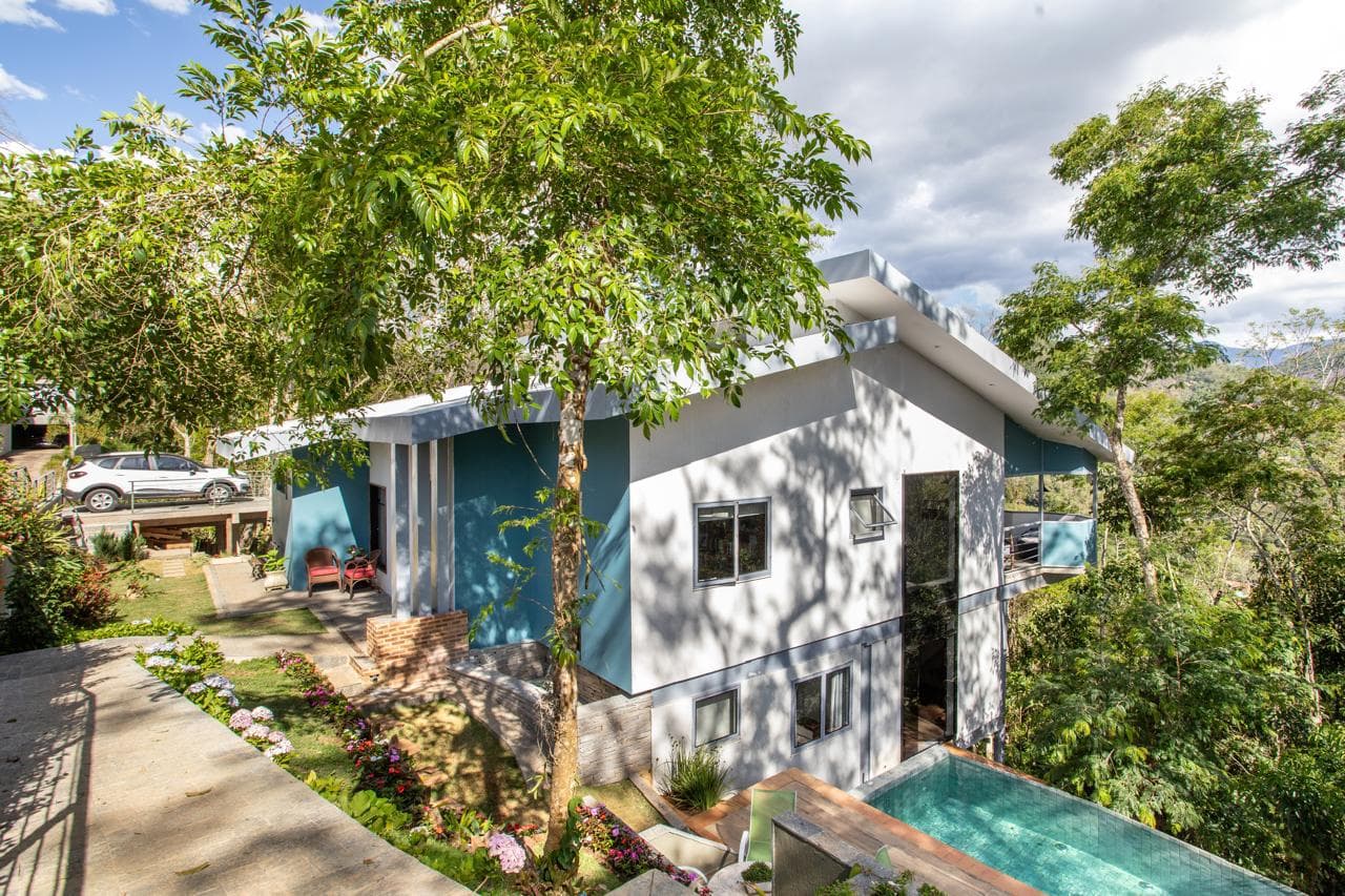 Casa Moderna em Condomínio - Itaipava