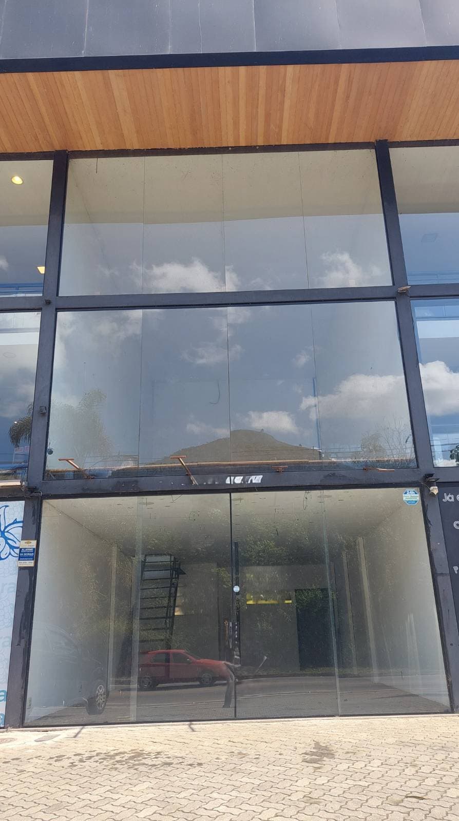 Loja em Corrêas com 2 andares - Petrópolis