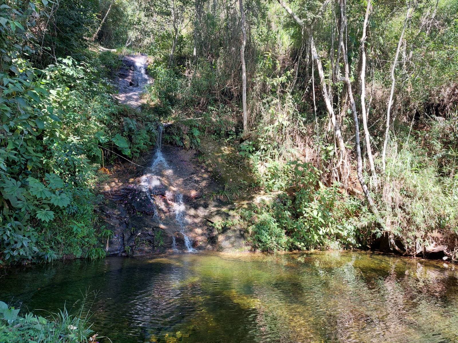 Terreno com cachoeira em Itaipava localização privilegiada