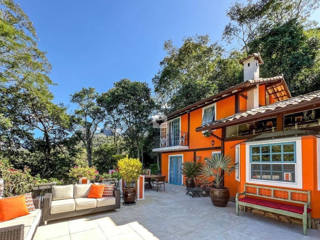 Um encanto de casa em Araras/Petrópolis.