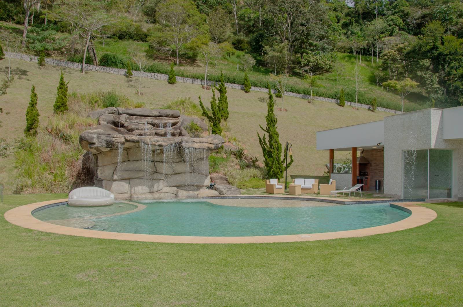 Casa espetacular dentro de condomínio em Itaipava.