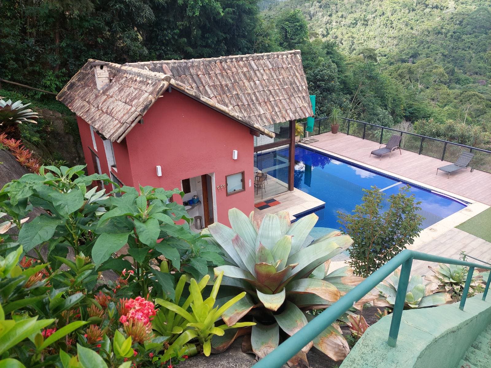 Maravilhosa casa localizada dentro condomínio bem próximo ao centro de Araras.