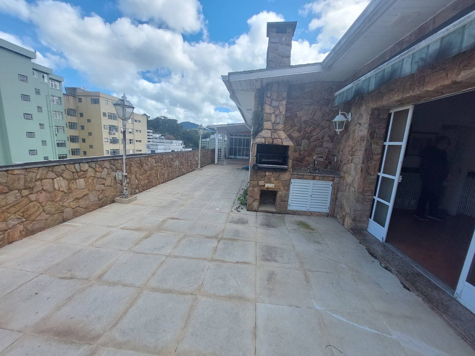 Cobertura linear bem no Centro de Petrópolis!!