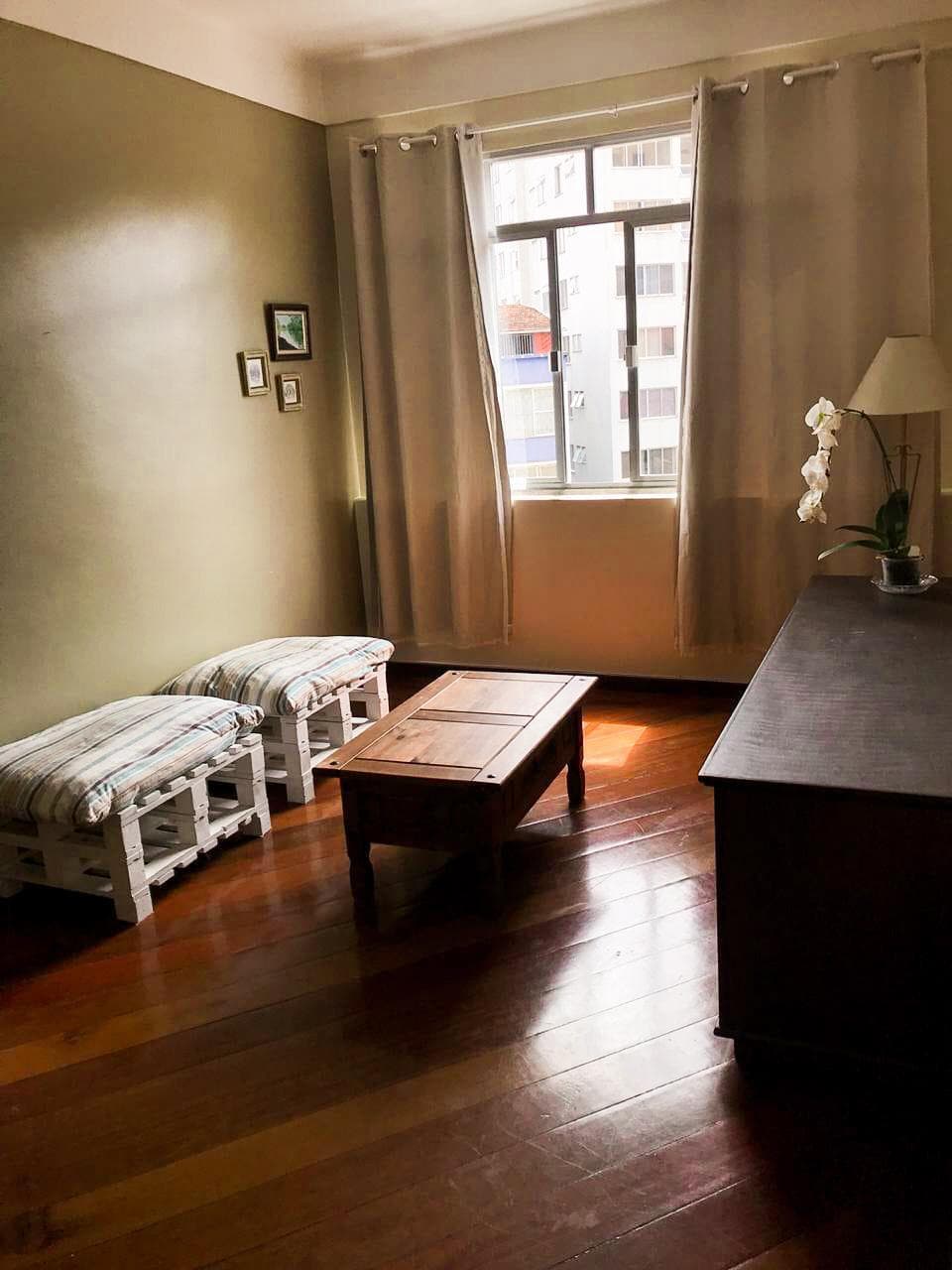 Apartamento espaçoso no Centro de Petrópolis.