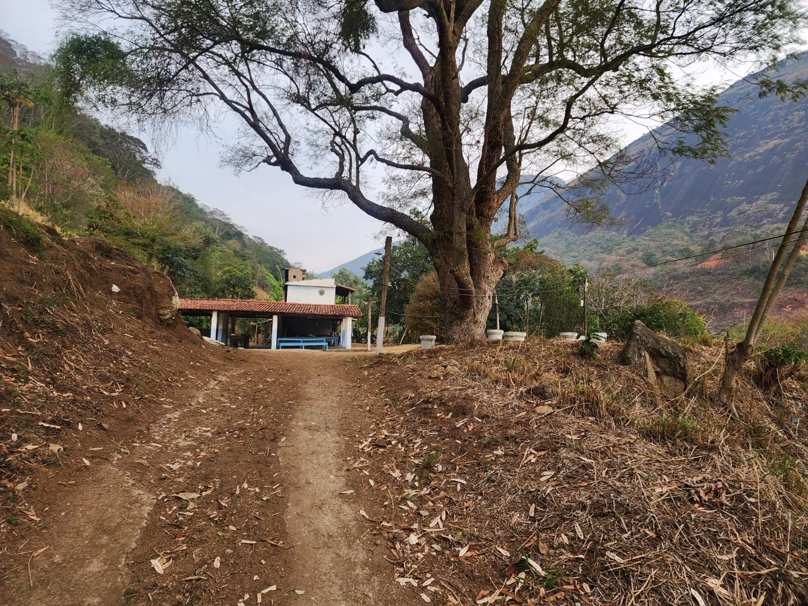 Sítio no Vale das Videiras com muita água.