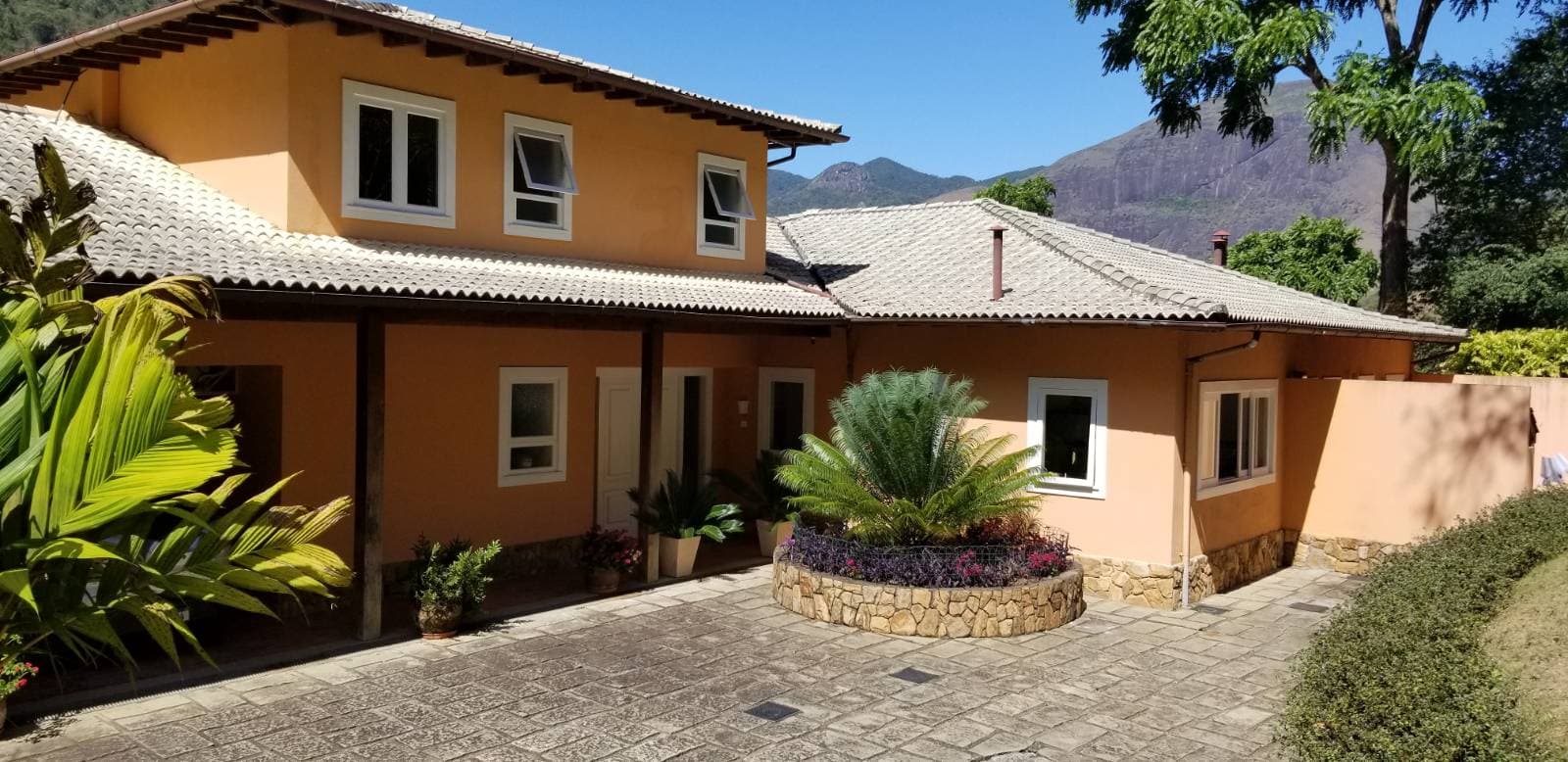 Espetacular imóvel em Itaipava, em meio a uma natureza exuberante!